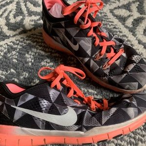 Nike free runs 5.0; size 7.5